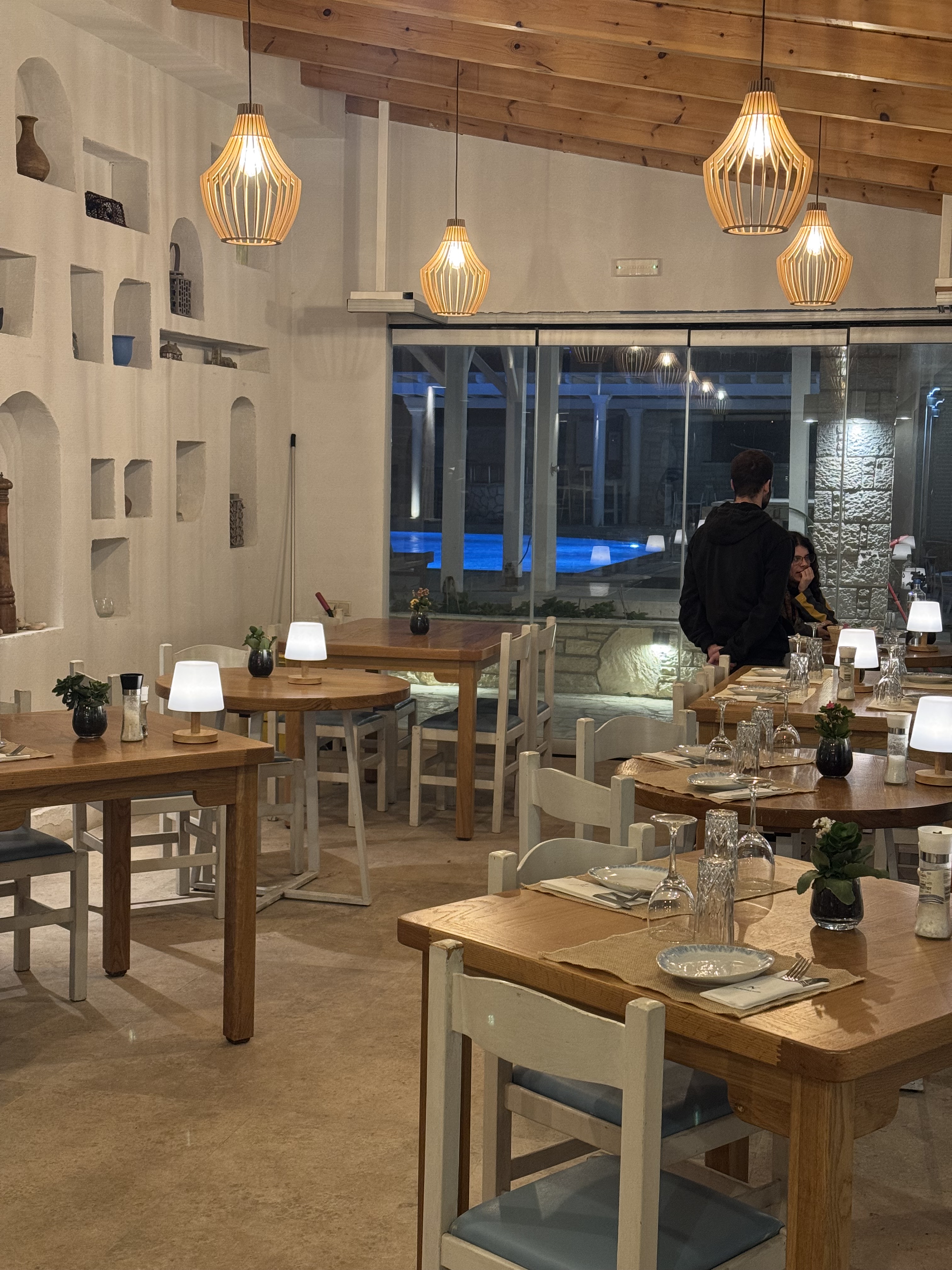Taverna evening
